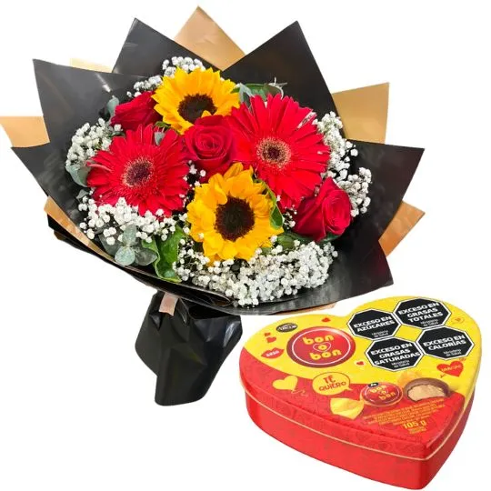 Ramo de flores rosas y flores de estacion con lata corazon bon o